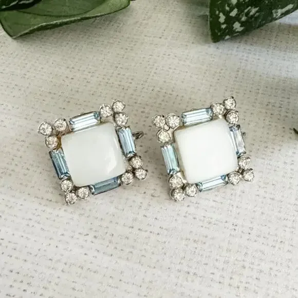 Vintage Coro rhinestone & thermoset plastic square clipback earrings blue white - Picture 7 of 7